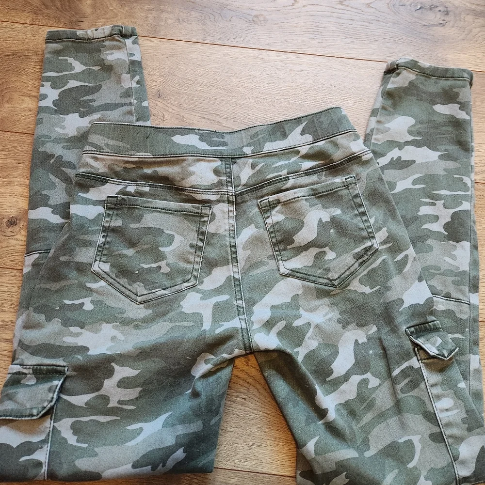 Size 12 Girls Justice Camo Pants